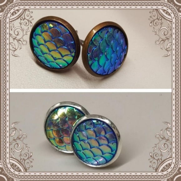 2 for $20 💖 Mermaid scale iridescent studs - Picture 3 of 7